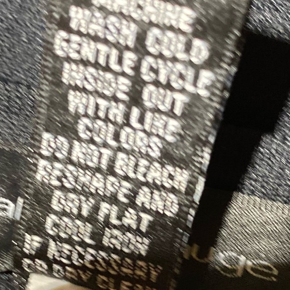 Cable & Guage Black Sleeveless Top - Picture 3 of 9